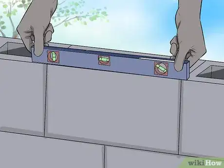 Imagem intitulada Lay Concrete Blocks Step 17