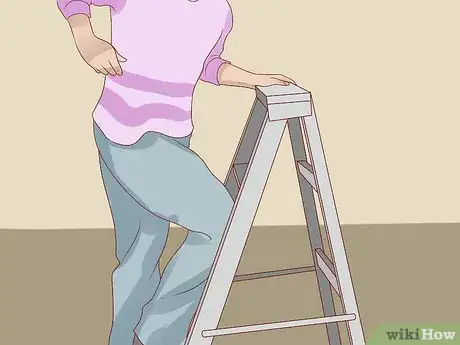 Imagem intitulada Remove Ceiling Mold Step 11