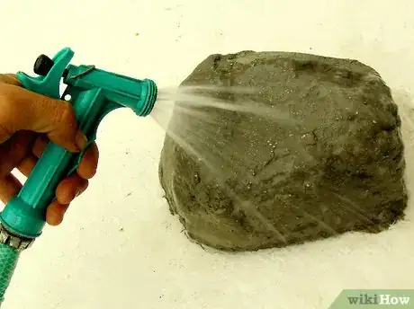Imagem intitulada Make Fake Rocks with Concrete Step 12