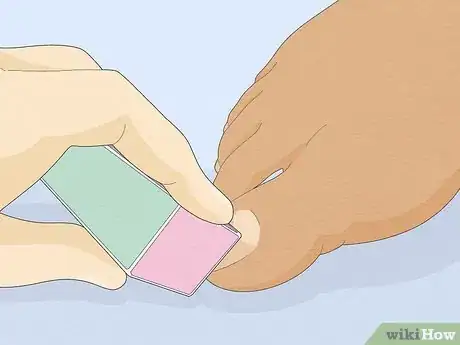 Imagem intitulada Have Pretty Toenails Step 8