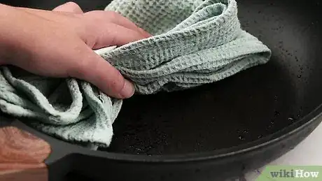 Imagem intitulada Clean Teflon Step 4