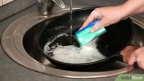 Imagem intitulada Clean Teflon Step 3