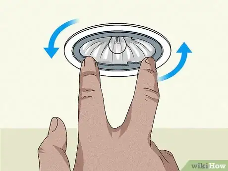Imagem intitulada Change a Ceiling Light Bulb Step 10