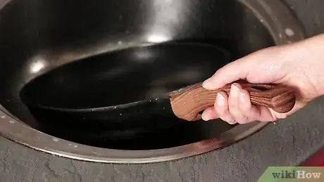 Imagem intitulada Clean Teflon Step 2