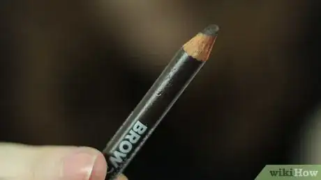 Imagem intitulada Thread Your Eyebrows Step 4