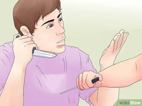 Imagem intitulada Become Good at Knife Fighting Step 10