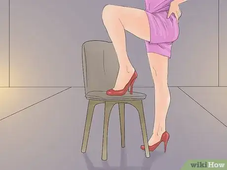 Imagem intitulada Perform a Striptease Step 7