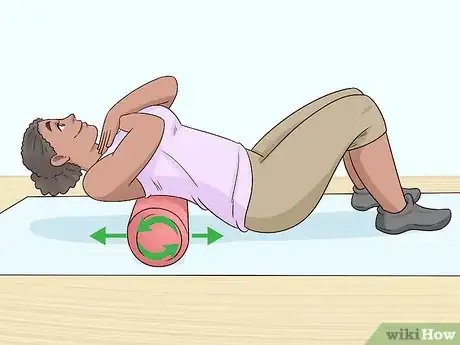 Imagem intitulada Fix Rounded Shoulders Step 4