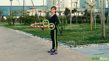 Imagem intitulada Hula Hoop Step 5